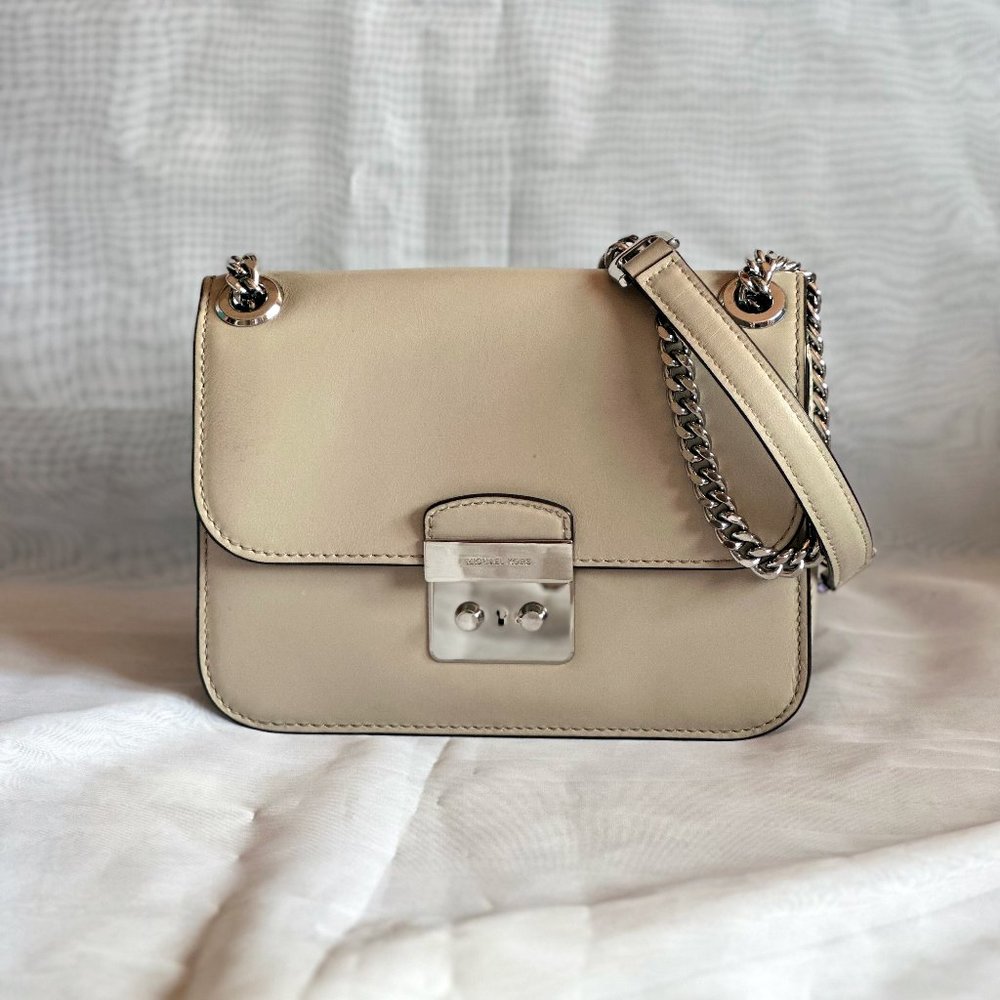 MICHAEL Michael Kors SLOAN EDITOR MEDIUM CHAIN SHOULDER BAG Cement/Silver